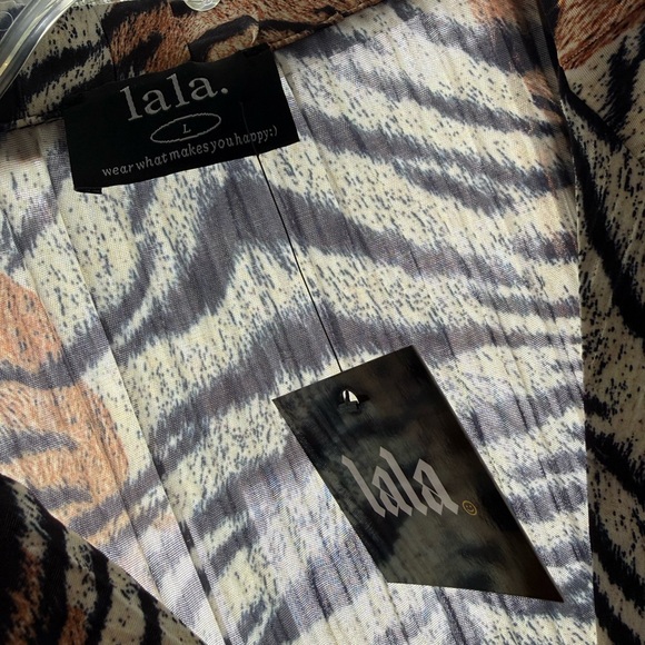 Dressed in Lala - Long Sleeve Plissé Top & Pants Set in Tiger 🐅 - Picture 2 of 3